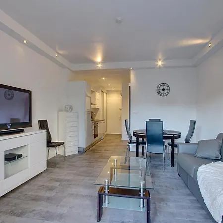 T2 Climatise A Proximite Immediate Des Plages De Les Pins *