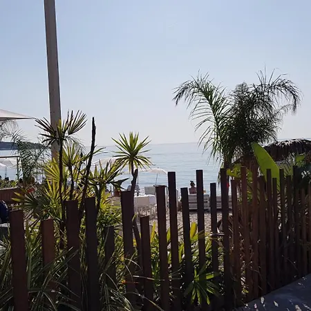 T2 Climatise A Proximite Immediate Des Plages De Les Pins アパート